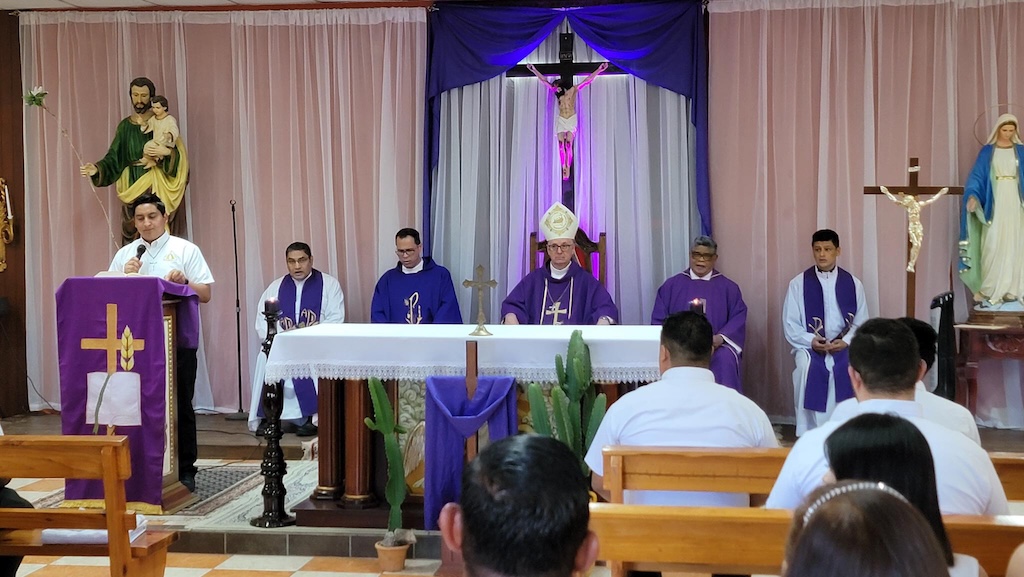 Ceremonia de Imposición y Bendición de Albas y Cíngulos