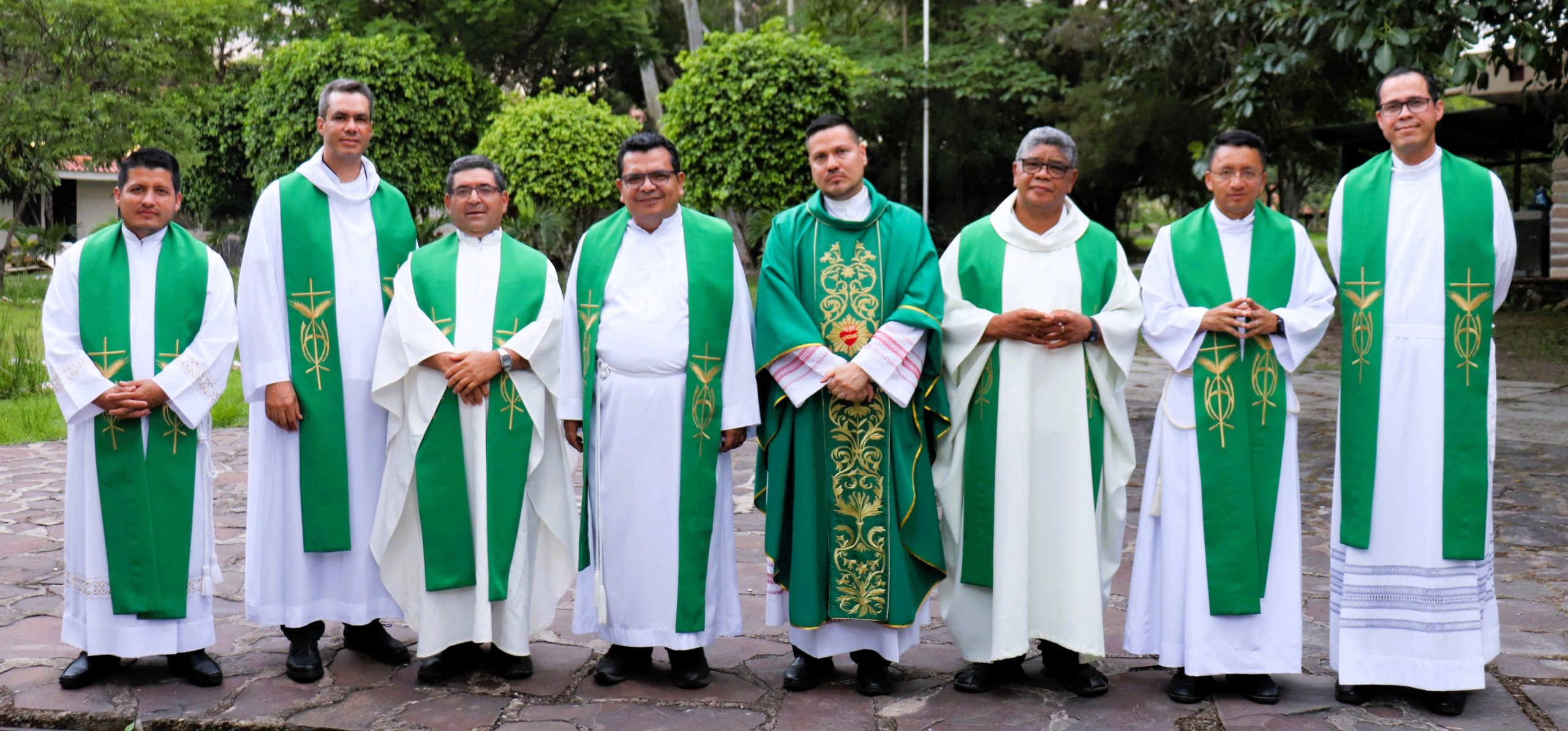 Seminario Mayor Nuestra Señora de Suyapa Rinde Homenaje al Padre Luis Fernando Uribe, CJM, por su Dedicación y Servicio